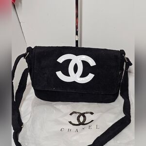 FLASH SALE🎄CHANEL PRECISION BEAUTE’ GWP Bag!Black w/White Iconic CC Logo Bag🎄
